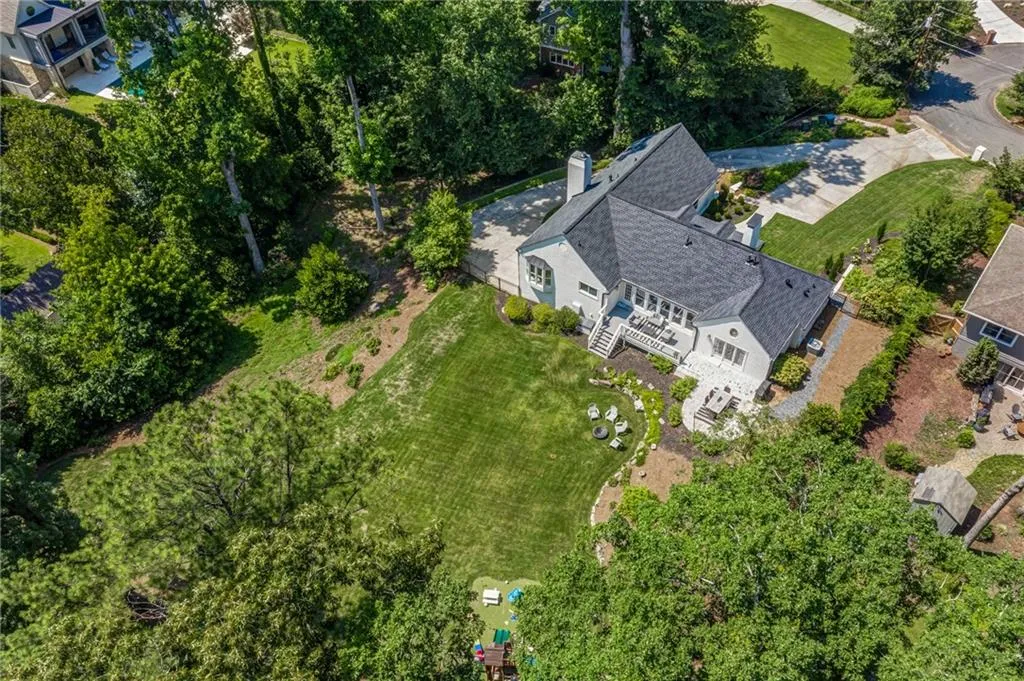 260 Danbury Lane, Atlanta, Georgia 30327, 6 Bedrooms Bedrooms, ,4 BathroomsBathrooms,Residential,Sold,260 Danbury Lane,7240997