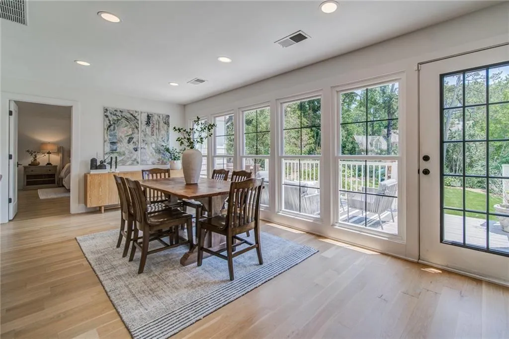 260 Danbury Lane, Atlanta, Georgia 30327, 6 Bedrooms Bedrooms, ,4 BathroomsBathrooms,Residential,Sold,260 Danbury Lane,7240997
