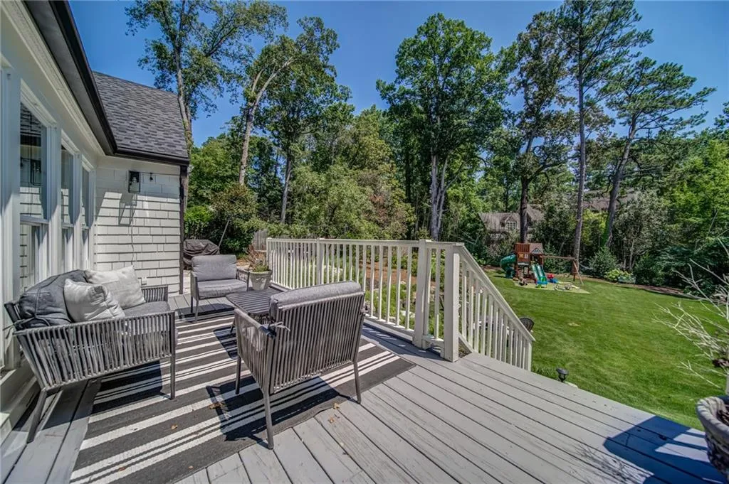 260 Danbury Lane, Atlanta, Georgia 30327, 6 Bedrooms Bedrooms, ,4 BathroomsBathrooms,Residential,Sold,260 Danbury Lane,7240997