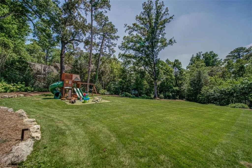 260 Danbury Lane, Atlanta, Georgia 30327, 6 Bedrooms Bedrooms, ,4 BathroomsBathrooms,Residential,Sold,260 Danbury Lane,7240997