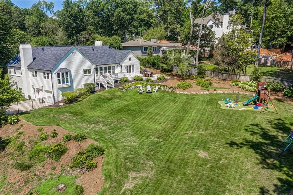 260 Danbury Lane, Atlanta, Georgia 30327, 6 Bedrooms Bedrooms, ,4 BathroomsBathrooms,Residential,Sold,260 Danbury Lane,7240997
