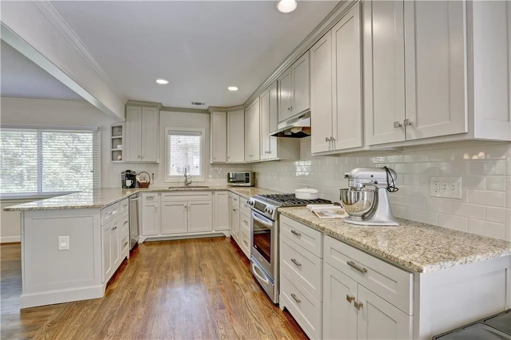 101 Mount Paran Road, Atlanta, Georgia 30342, 4 Bedrooms Bedrooms, ,3 BathroomsBathrooms,Residential,Sold,101 Mount Paran Road,5839106