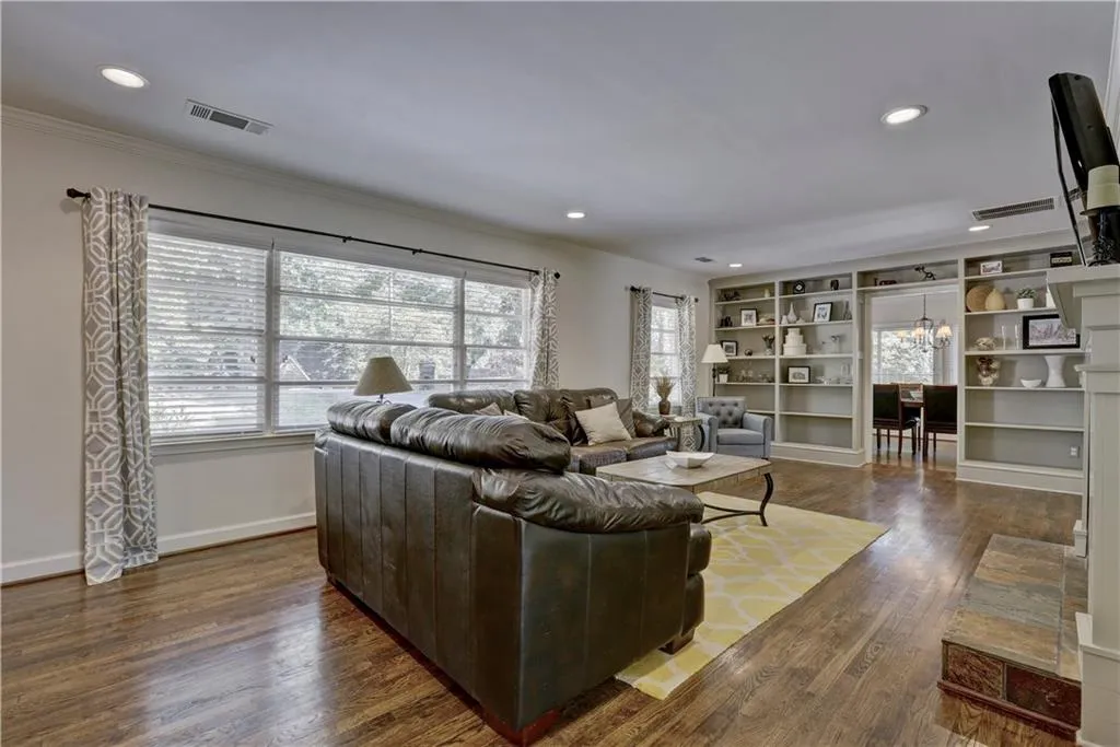 101 Mount Paran Road, Atlanta, Georgia 30342, 4 Bedrooms Bedrooms, ,3 BathroomsBathrooms,Residential,Sold,101 Mount Paran Road,5839106