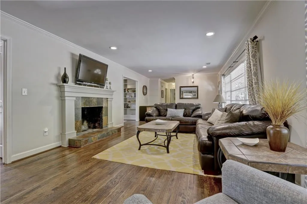 101 Mount Paran Road, Atlanta, Georgia 30342, 4 Bedrooms Bedrooms, ,3 BathroomsBathrooms,Residential,Sold,101 Mount Paran Road,5839106