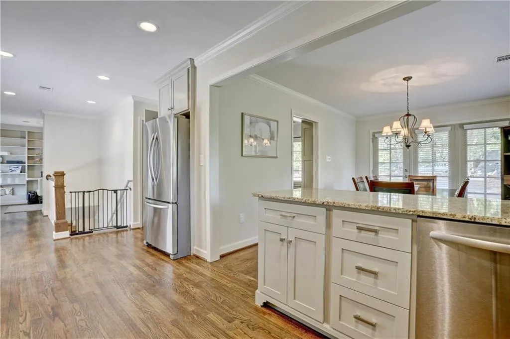 101 Mount Paran Road, Atlanta, Georgia 30342, 4 Bedrooms Bedrooms, ,3 BathroomsBathrooms,Residential,Sold,101 Mount Paran Road,5839106