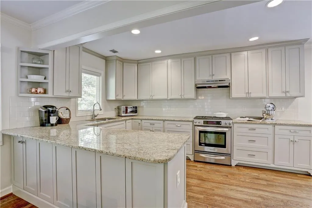 101 Mount Paran Road, Atlanta, Georgia 30342, 4 Bedrooms Bedrooms, ,3 BathroomsBathrooms,Residential,Sold,101 Mount Paran Road,5839106