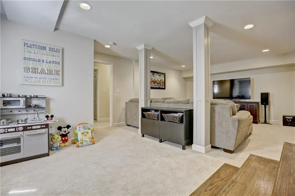 101 Mount Paran Road, Atlanta, Georgia 30342, 4 Bedrooms Bedrooms, ,3 BathroomsBathrooms,Residential,Sold,101 Mount Paran Road,5839106