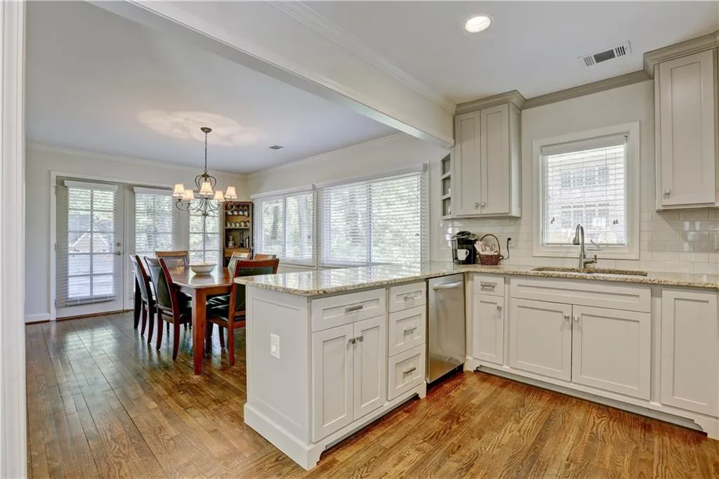 101 Mount Paran Road, Atlanta, Georgia 30342, 4 Bedrooms Bedrooms, ,3 BathroomsBathrooms,Residential,Sold,101 Mount Paran Road,5839106