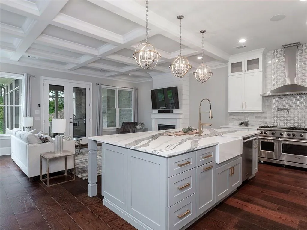 1465 N Riverside Circle, Sandy Springs, Georgia 30328, 5 Bedrooms Bedrooms, ,4 BathroomsBathrooms,Residential,Sold,1465 N Riverside Circle,6612097