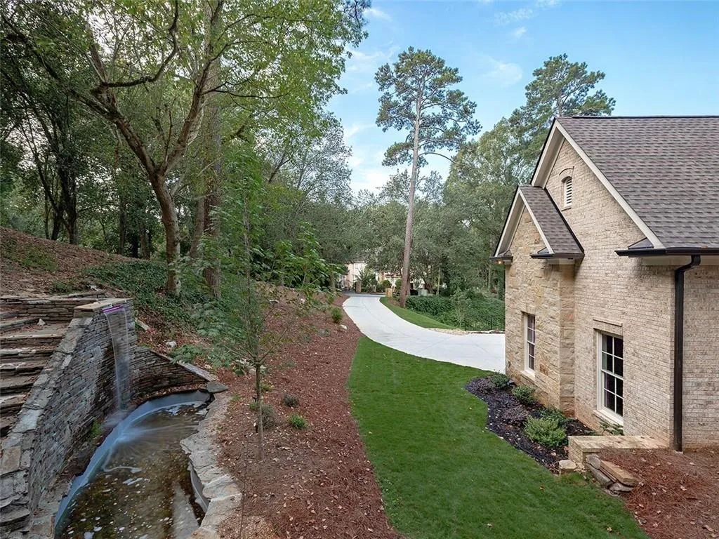 1465 N Riverside Circle, Sandy Springs, Georgia 30328, 5 Bedrooms Bedrooms, ,4 BathroomsBathrooms,Residential,Sold,1465 N Riverside Circle,6612097