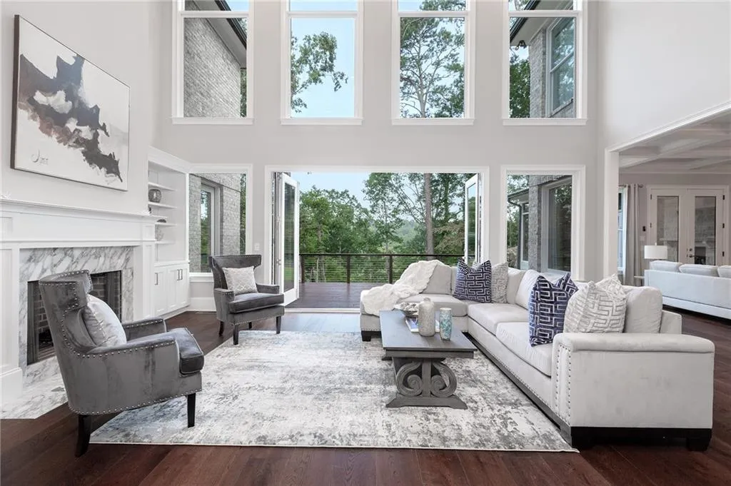 1465 N Riverside Circle, Sandy Springs, Georgia 30328, 5 Bedrooms Bedrooms, ,4 BathroomsBathrooms,Residential,Sold,1465 N Riverside Circle,6612097