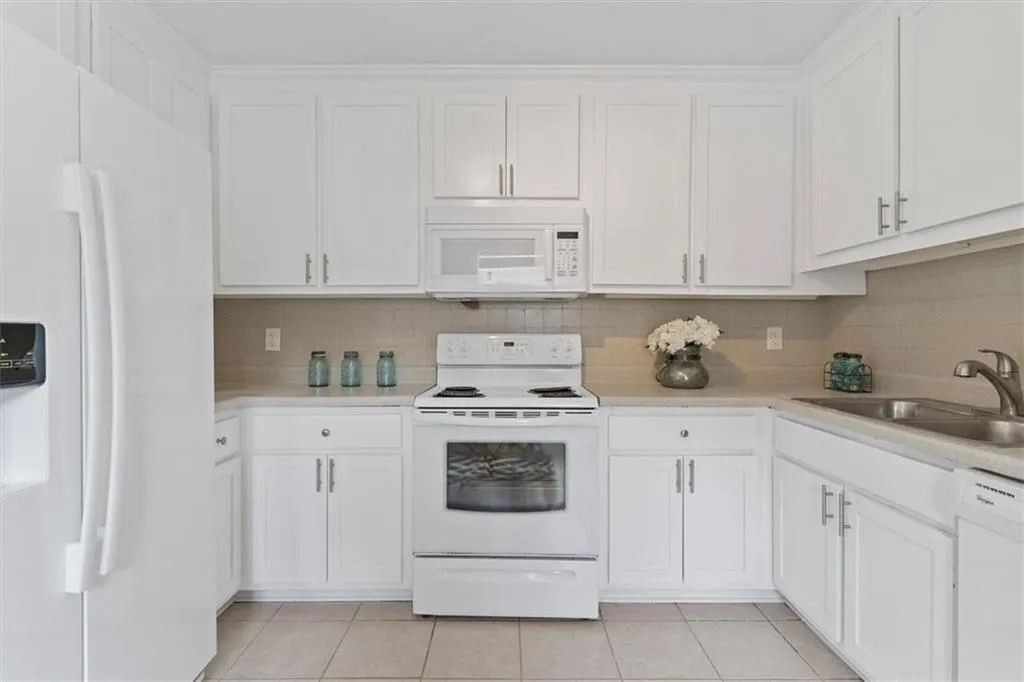 360 Winding River Drive Unit L, Atlanta, Georgia 30350, 3 Bedrooms Bedrooms, ,2 BathroomsBathrooms,Residential,Sold,360 Winding River Drive Unit L,6914368