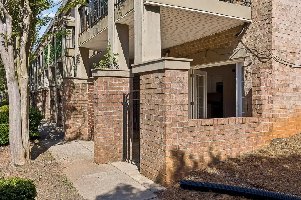 6980 Roswell Road Unit C13, Atlanta, Georgia 30328, 1 Bedroom Bedrooms, ,1 BathroomBathrooms,Residential,Sold,6980 Roswell Road Unit C13,7762581