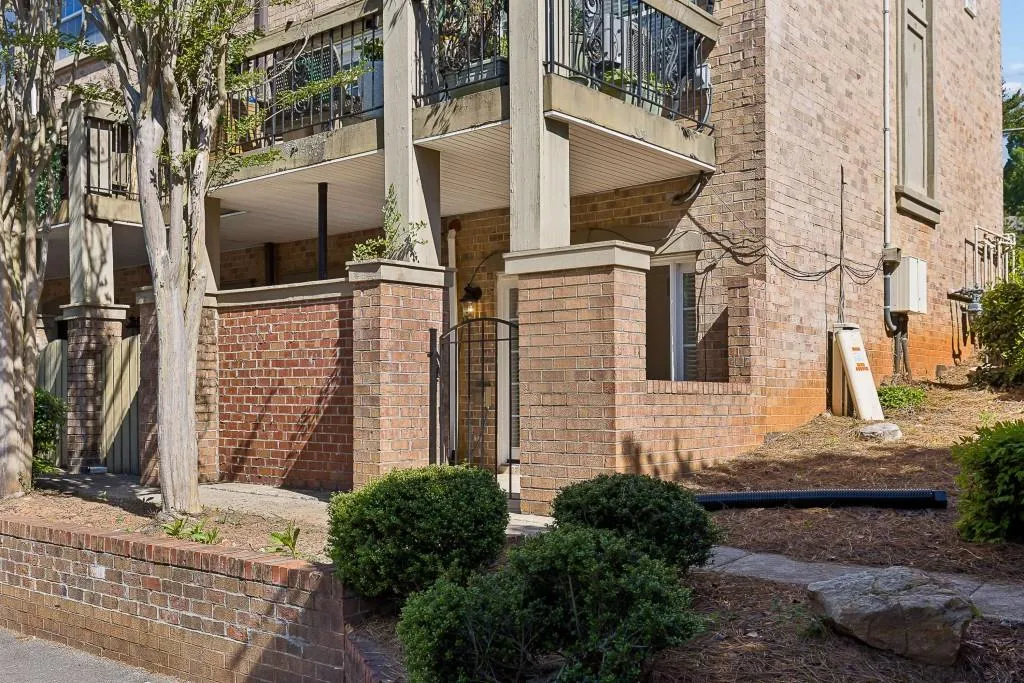 6980 Roswell Road Unit C13, Atlanta, Georgia 30328, 1 Bedroom Bedrooms, ,1 BathroomBathrooms,Residential,Sold,6980 Roswell Road Unit C13,7762581