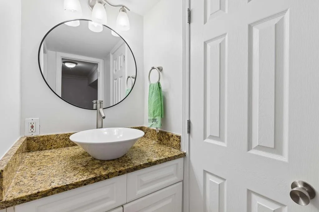 6980 Roswell Road Unit C13, Atlanta, Georgia 30328, 1 Bedroom Bedrooms, ,1 BathroomBathrooms,Residential,Sold,6980 Roswell Road Unit C13,7762581