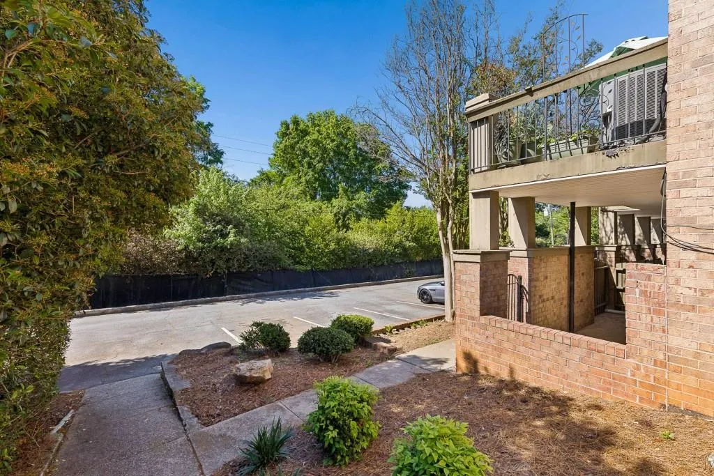 6980 Roswell Road Unit C13, Atlanta, Georgia 30328, 1 Bedroom Bedrooms, ,1 BathroomBathrooms,Residential,Sold,6980 Roswell Road Unit C13,7762581