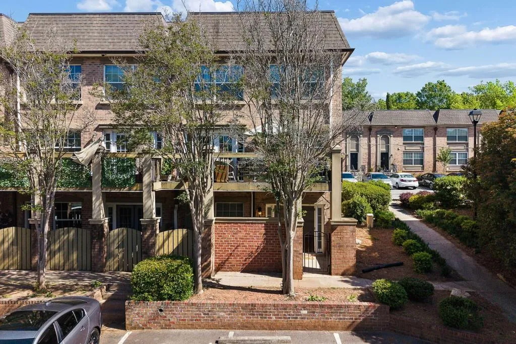6980 Roswell Road Unit C13, Atlanta, Georgia 30328, 1 Bedroom Bedrooms, ,1 BathroomBathrooms,Residential,Sold,6980 Roswell Road Unit C13,7762581