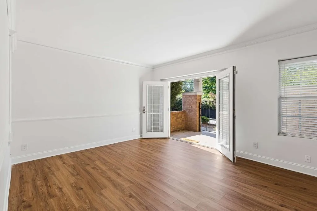 6980 Roswell Road Unit C13, Atlanta, Georgia 30328, 1 Bedroom Bedrooms, ,1 BathroomBathrooms,Residential,Sold,6980 Roswell Road Unit C13,7762581