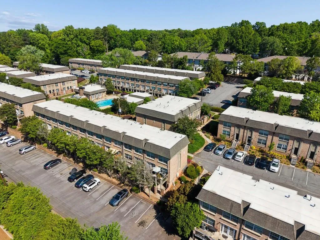 6980 Roswell Road Unit C13, Atlanta, Georgia 30328, 1 Bedroom Bedrooms, ,1 BathroomBathrooms,Residential,Sold,6980 Roswell Road Unit C13,7762581
