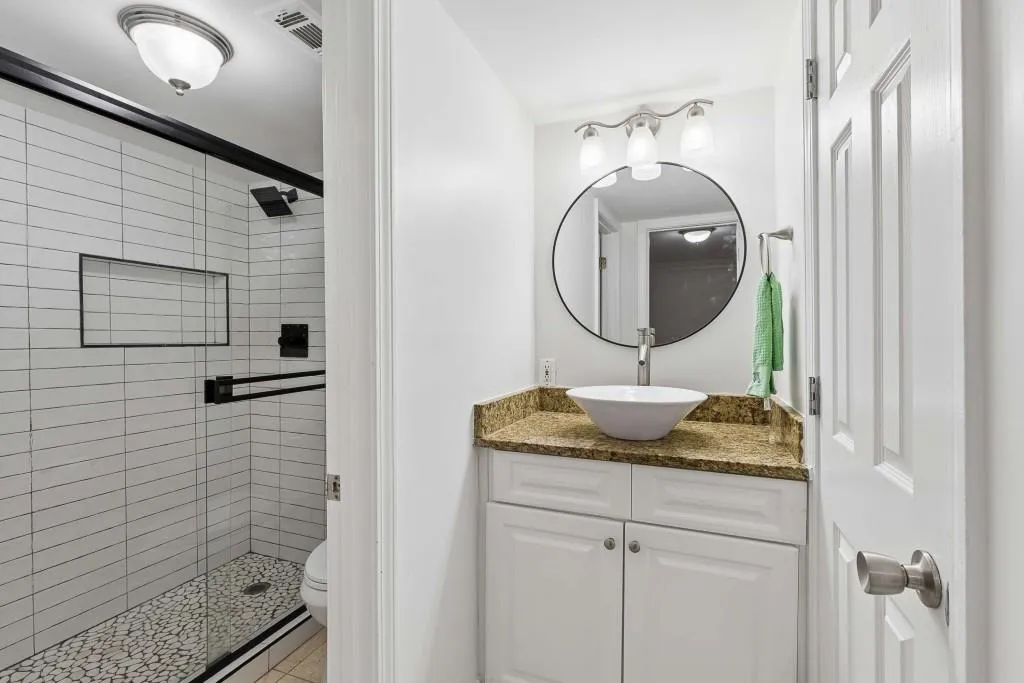 6980 Roswell Road Unit C13, Atlanta, Georgia 30328, 1 Bedroom Bedrooms, ,1 BathroomBathrooms,Residential,Sold,6980 Roswell Road Unit C13,7762581