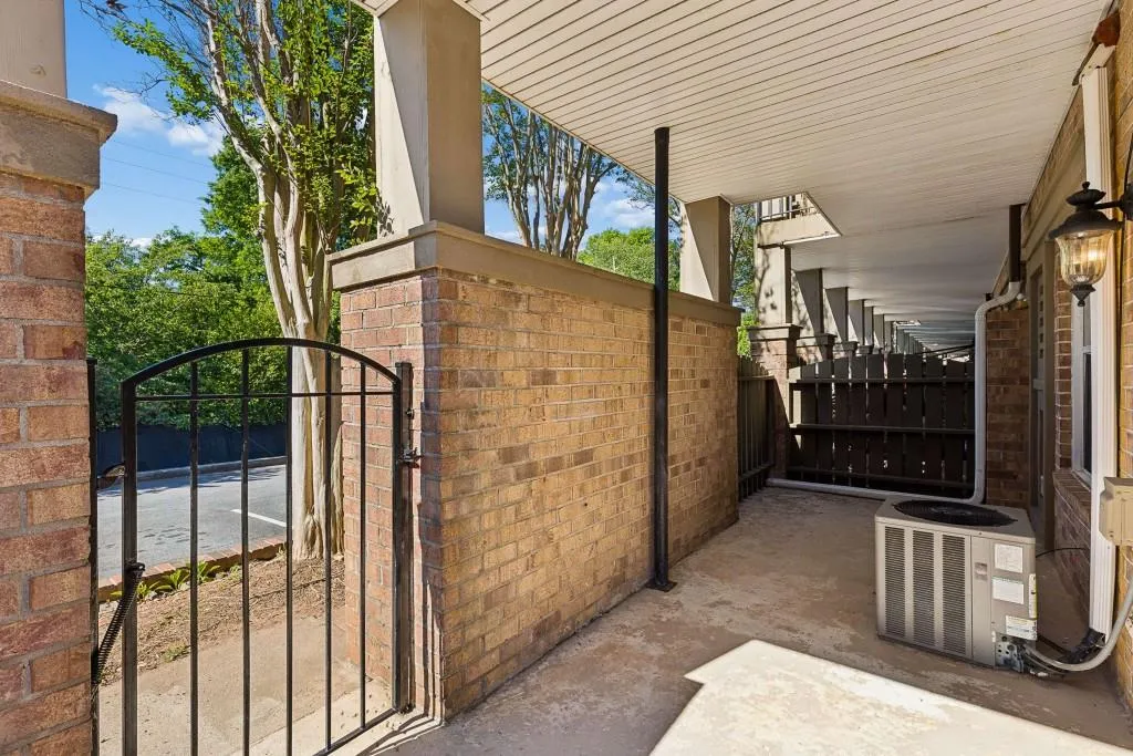 6980 Roswell Road Unit C13, Atlanta, Georgia 30328, 1 Bedroom Bedrooms, ,1 BathroomBathrooms,Residential,Sold,6980 Roswell Road Unit C13,7762581