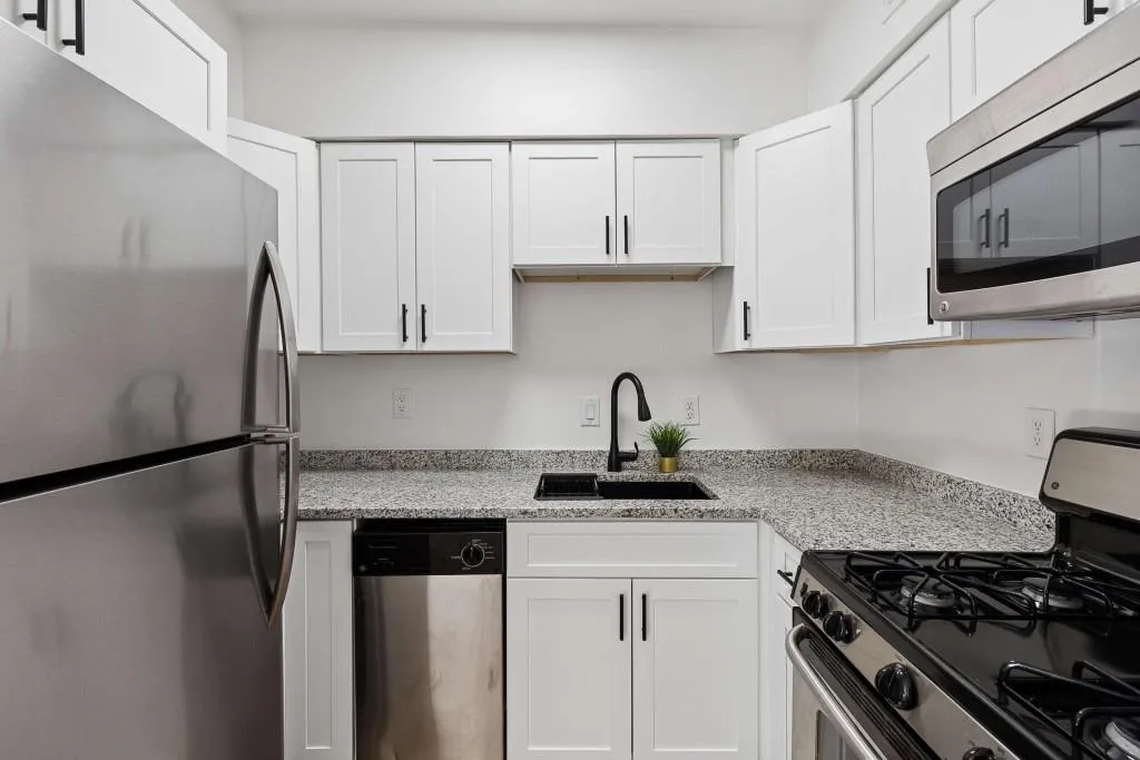 6980 Roswell Road Unit C13, Atlanta, Georgia 30328, 1 Bedroom Bedrooms, ,1 BathroomBathrooms,Residential,Sold,6980 Roswell Road Unit C13,7762581