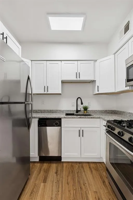 6980 Roswell Road Unit C13, Atlanta, Georgia 30328, 1 Bedroom Bedrooms, ,1 BathroomBathrooms,Residential,Sold,6980 Roswell Road Unit C13,7762581