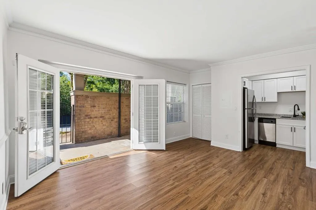 6980 Roswell Road Unit C13, Atlanta, Georgia 30328, 1 Bedroom Bedrooms, ,1 BathroomBathrooms,Residential,Sold,6980 Roswell Road Unit C13,7762581