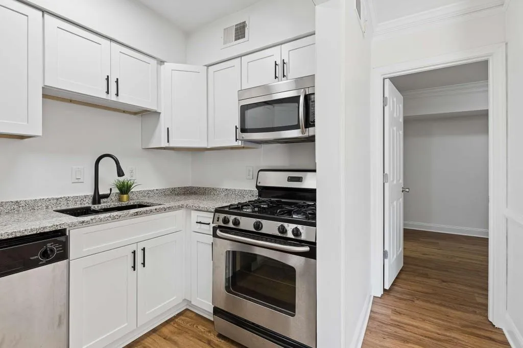 6980 Roswell Road Unit C13, Atlanta, Georgia 30328, 1 Bedroom Bedrooms, ,1 BathroomBathrooms,Residential,Sold,6980 Roswell Road Unit C13,7762581