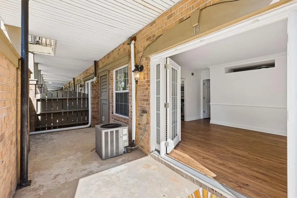6980 Roswell Road Unit C13, Atlanta, Georgia 30328, 1 Bedroom Bedrooms, ,1 BathroomBathrooms,Residential,Sold,6980 Roswell Road Unit C13,7762581