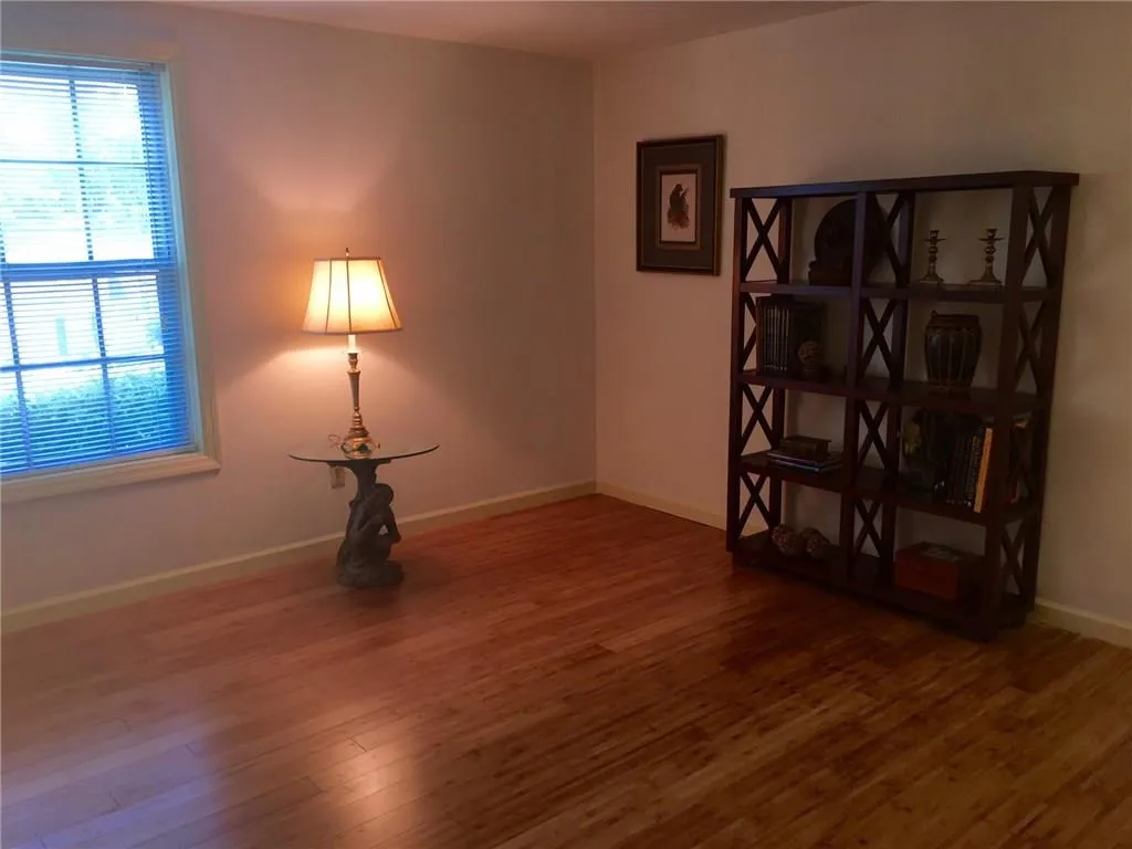 725 Dalrymple Road Unit 5b, Atlanta, Georgia 30328, 2 Bedrooms Bedrooms, ,2 BathroomsBathrooms,Residential,Sold,725 Dalrymple Road Unit 5b,5729181