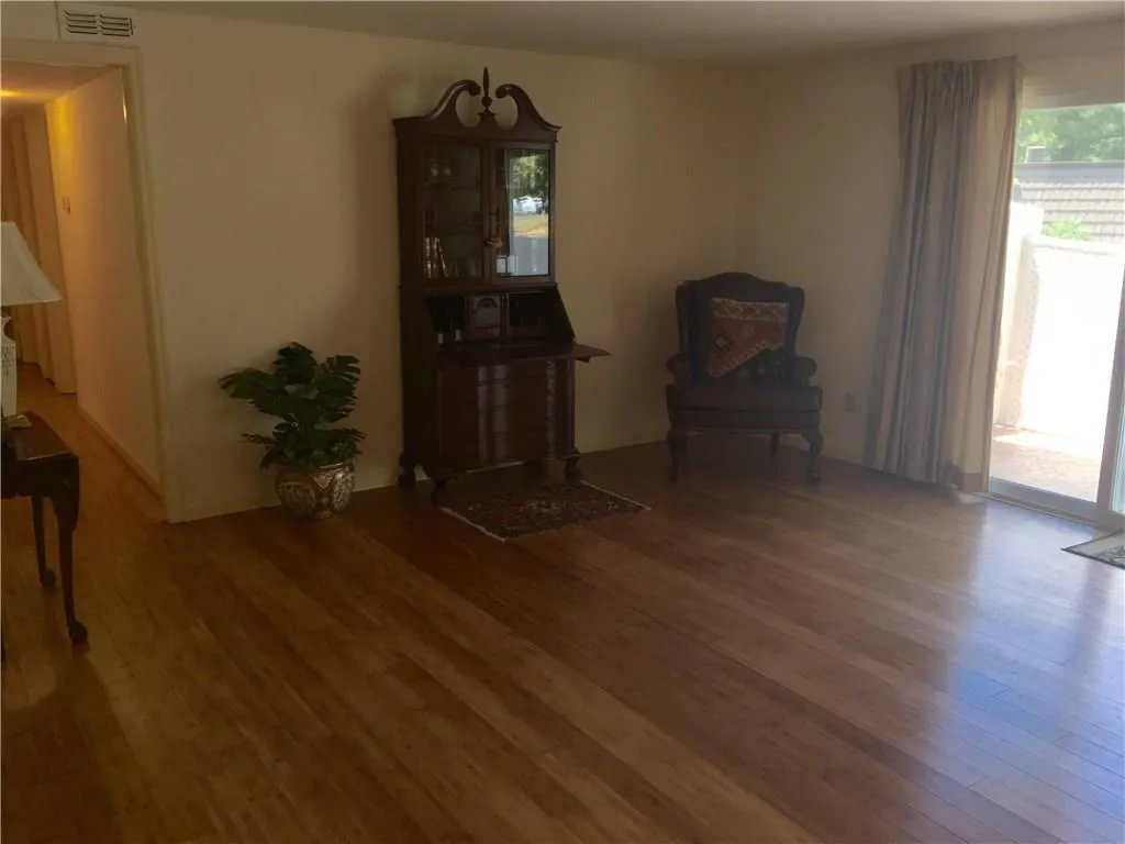 725 Dalrymple Road Unit 5b, Atlanta, Georgia 30328, 2 Bedrooms Bedrooms, ,2 BathroomsBathrooms,Residential,Sold,725 Dalrymple Road Unit 5b,5729181