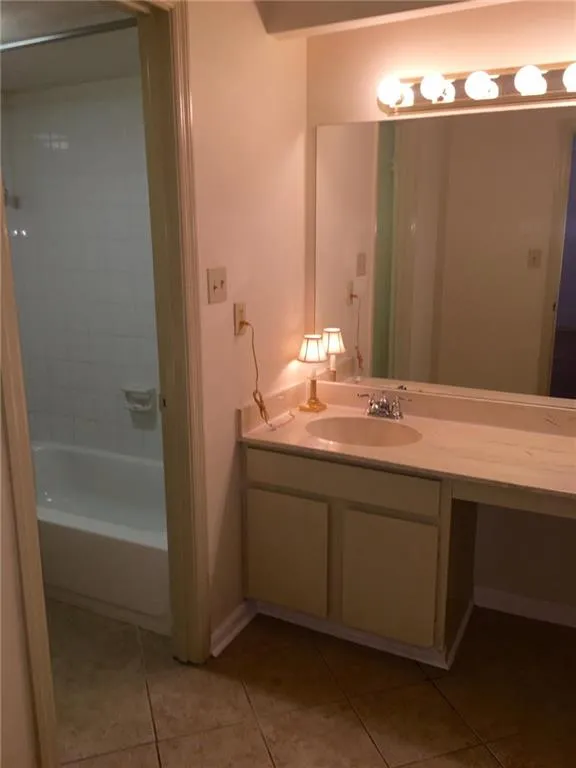 725 Dalrymple Road Unit 5b, Atlanta, Georgia 30328, 2 Bedrooms Bedrooms, ,2 BathroomsBathrooms,Residential,Sold,725 Dalrymple Road Unit 5b,5729181