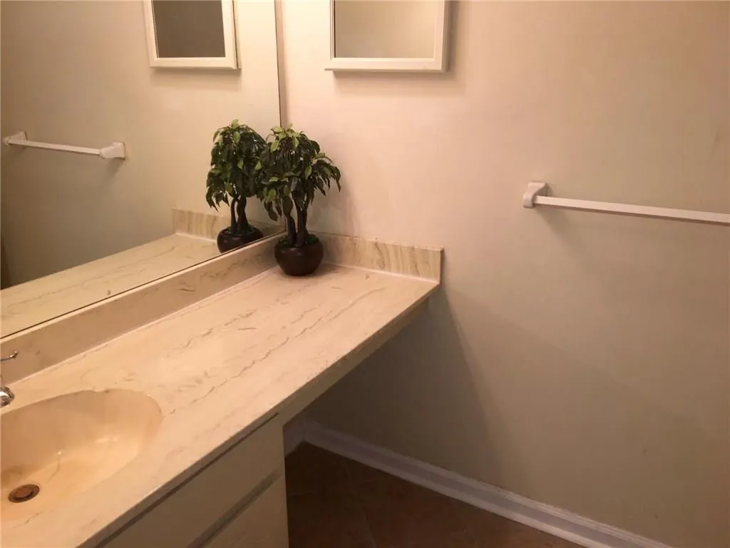 725 Dalrymple Road Unit 5b, Atlanta, Georgia 30328, 2 Bedrooms Bedrooms, ,2 BathroomsBathrooms,Residential,Sold,725 Dalrymple Road Unit 5b,5729181