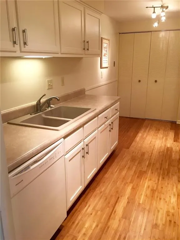 725 Dalrymple Road Unit 5b, Atlanta, Georgia 30328, 2 Bedrooms Bedrooms, ,2 BathroomsBathrooms,Residential,Sold,725 Dalrymple Road Unit 5b,5729181
