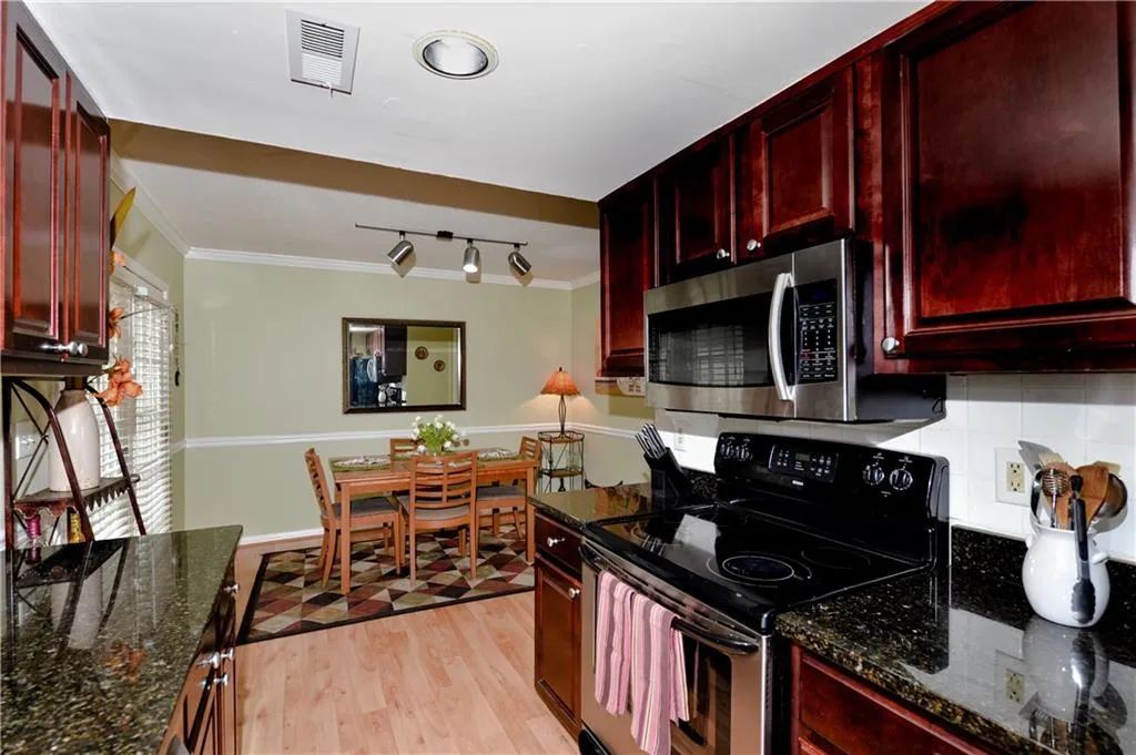 6900 Roswell Road Unit A3, Atlanta, Georgia 30328, 2 Bedrooms Bedrooms, ,2 BathroomsBathrooms,Residential,Sold,6900 Roswell Road Unit A3,6542310