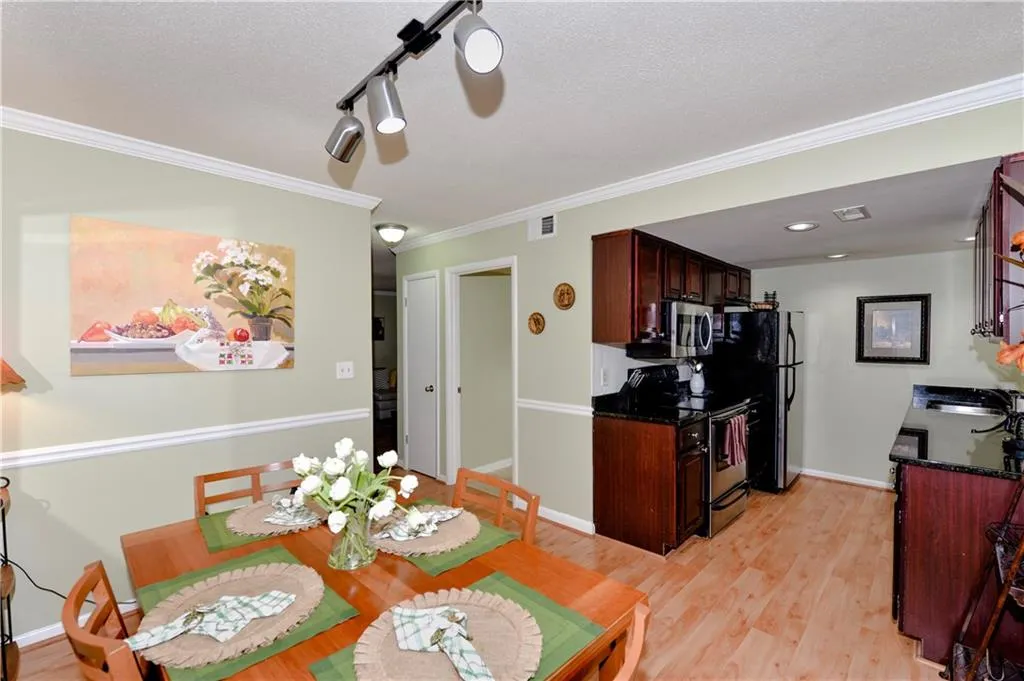 6900 Roswell Road Unit A3, Atlanta, Georgia 30328, 2 Bedrooms Bedrooms, ,2 BathroomsBathrooms,Residential,Sold,6900 Roswell Road Unit A3,6542310