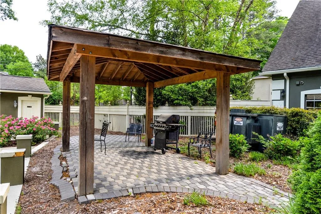 6900 Roswell Road Unit A3, Atlanta, Georgia 30328, 2 Bedrooms Bedrooms, ,2 BathroomsBathrooms,Residential,Sold,6900 Roswell Road Unit A3,6542310