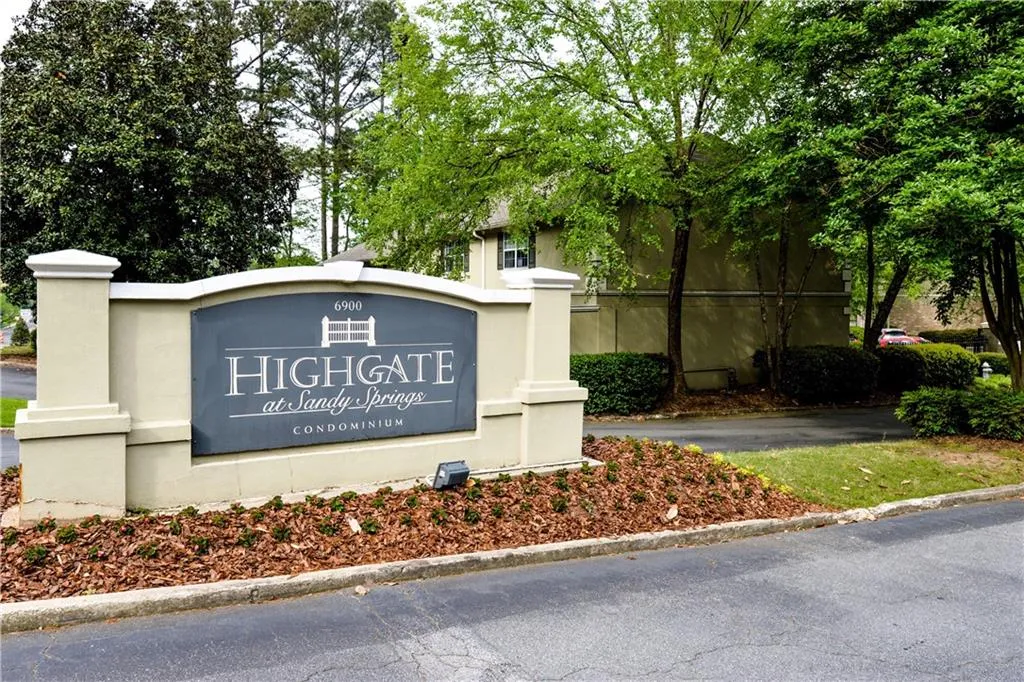 6900 Roswell Road Unit A3, Atlanta, Georgia 30328, 2 Bedrooms Bedrooms, ,2 BathroomsBathrooms,Residential,Sold,6900 Roswell Road Unit A3,6542310