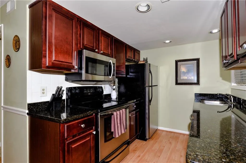 6900 Roswell Road Unit A3, Atlanta, Georgia 30328, 2 Bedrooms Bedrooms, ,2 BathroomsBathrooms,Residential,Sold,6900 Roswell Road Unit A3,6542310