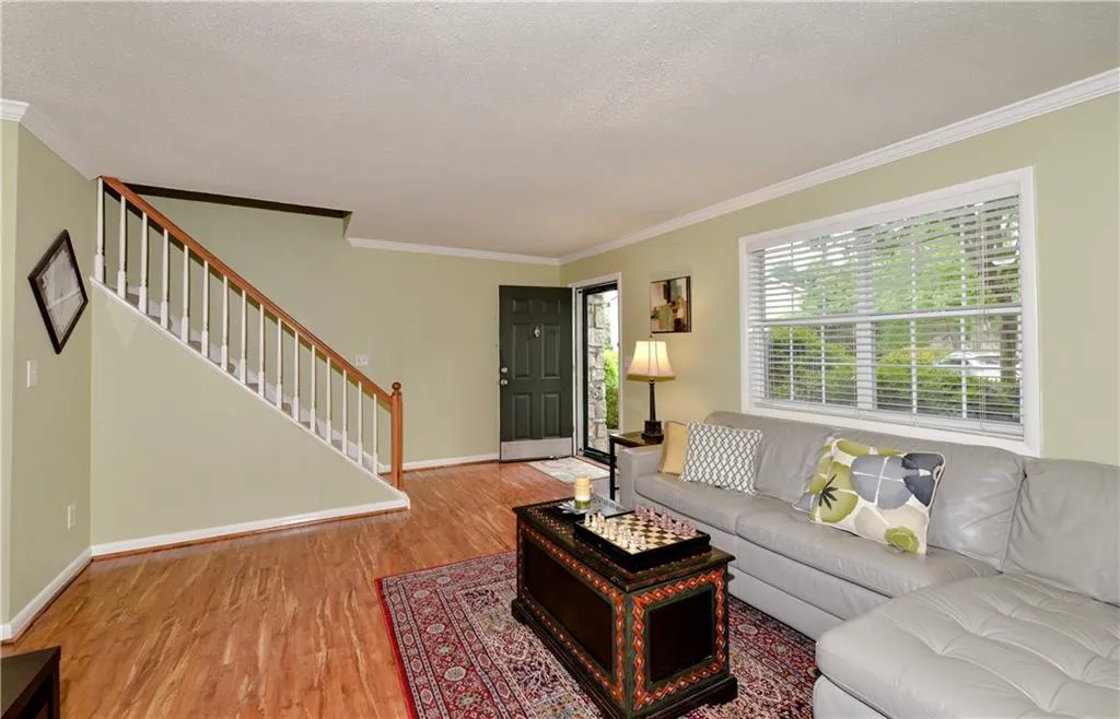 6900 Roswell Road Unit A3, Atlanta, Georgia 30328, 2 Bedrooms Bedrooms, ,2 BathroomsBathrooms,Residential,Sold,6900 Roswell Road Unit A3,6542310