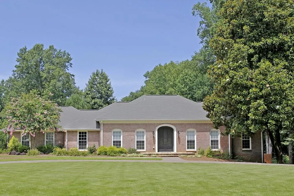 6290 River Shore Parkway, Sandy Springs, Georgia 30328, 4 Bedrooms Bedrooms, ,3 BathroomsBathrooms,Residential,Sold,6290 River Shore Parkway,6035706