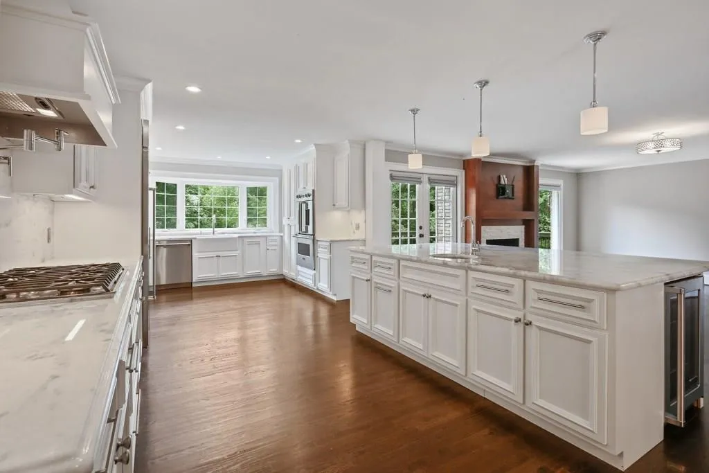 6290 River Shore Parkway, Sandy Springs, Georgia 30328, 4 Bedrooms Bedrooms, ,3 BathroomsBathrooms,Residential,Sold,6290 River Shore Parkway,6035706