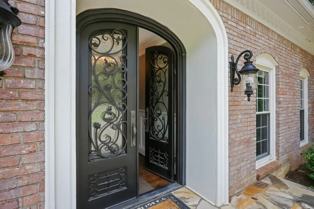 6290 River Shore Parkway, Sandy Springs, Georgia 30328, 4 Bedrooms Bedrooms, ,3 BathroomsBathrooms,Residential,Sold,6290 River Shore Parkway,6035706
