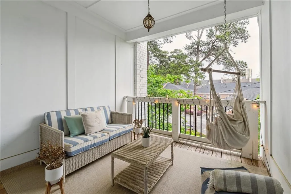3667 Peachtree Road Ne Unit 6, Atlanta, Georgia 30319, 3 Bedrooms Bedrooms, ,3 BathroomsBathrooms,Residential,For Sale,3667 Peachtree Road Ne Unit 6,7567491