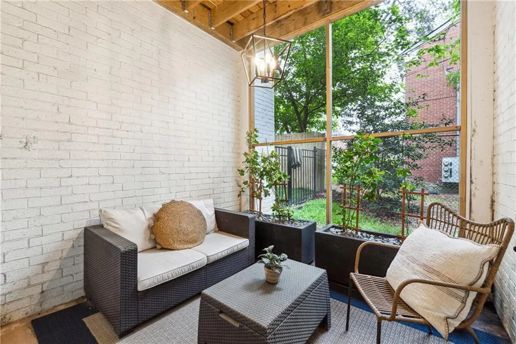 3667 Peachtree Road Ne Unit 6, Atlanta, Georgia 30319, 3 Bedrooms Bedrooms, ,3 BathroomsBathrooms,Residential,For Sale,3667 Peachtree Road Ne Unit 6,7567491