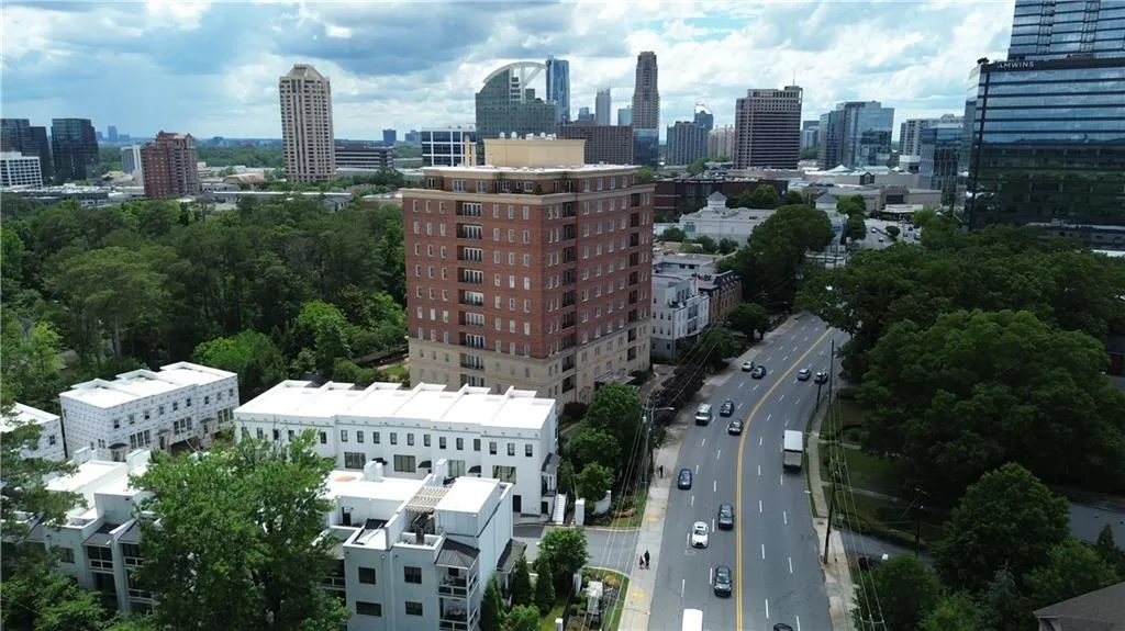 Community right in heart of Buckhead.