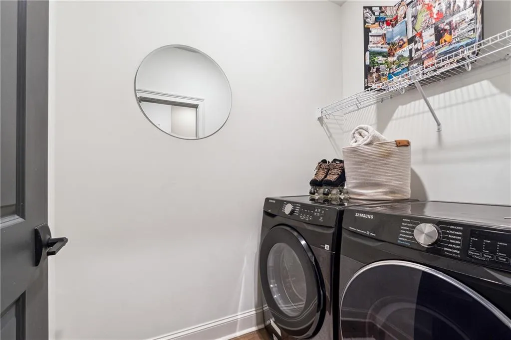 3667 Peachtree Road Ne Unit 6, Atlanta, Georgia 30319, 3 Bedrooms Bedrooms, ,3 BathroomsBathrooms,Residential,For Sale,3667 Peachtree Road Ne Unit 6,7567491