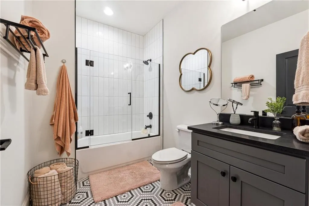 3667 Peachtree Road Ne Unit 6, Atlanta, Georgia 30319, 3 Bedrooms Bedrooms, ,3 BathroomsBathrooms,Residential,For Sale,3667 Peachtree Road Ne Unit 6,7567491
