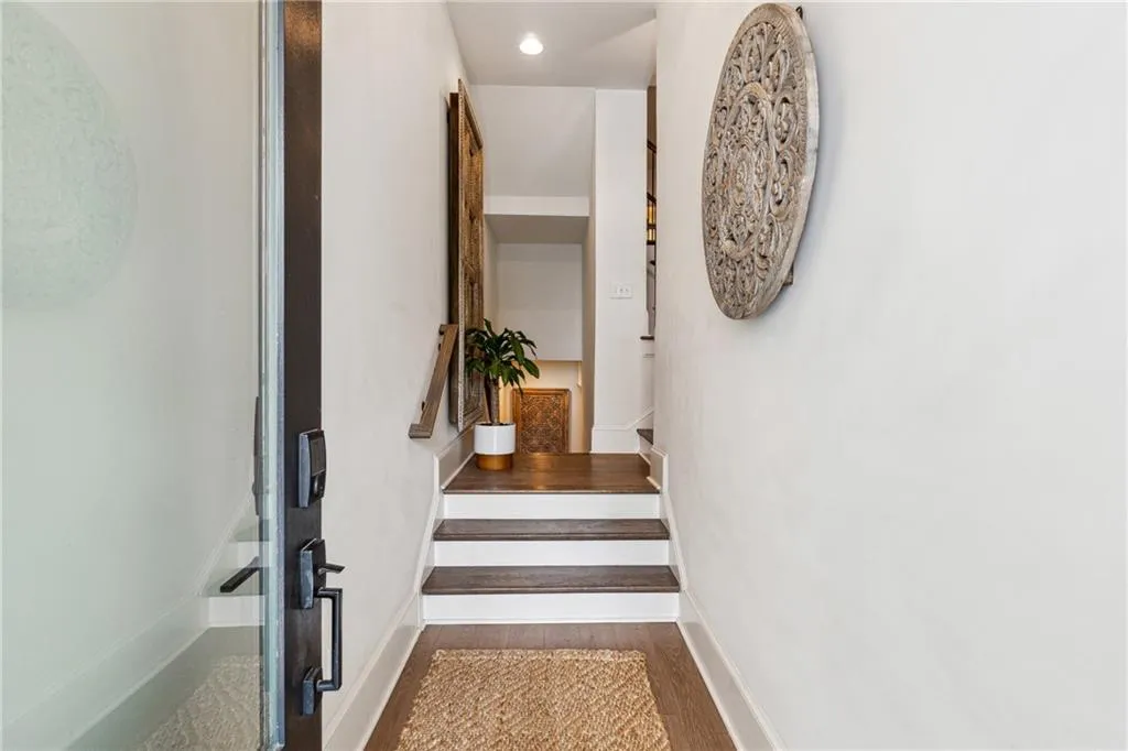 3667 Peachtree Road Ne Unit 6, Atlanta, Georgia 30319, 3 Bedrooms Bedrooms, ,3 BathroomsBathrooms,Residential,For Sale,3667 Peachtree Road Ne Unit 6,7567491